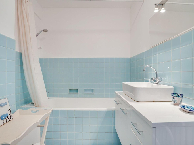Bathroom, Résidence Atlantic, Dakar