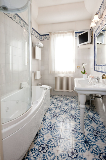 Bathroom 5, Grand Hotel Gallia, Ravenna