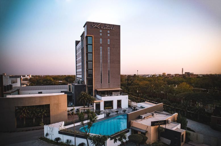 Exterior & Views