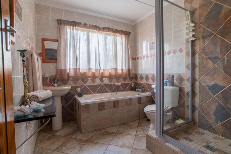 Bathroom 4, Elephant Coast Guest House, Umkhanyakude