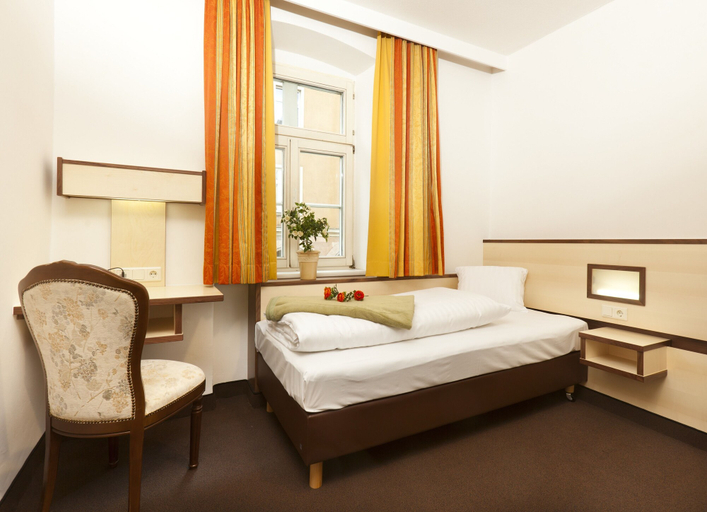 Bedroom 5, Hotel Goldene Krone, Innsbruck