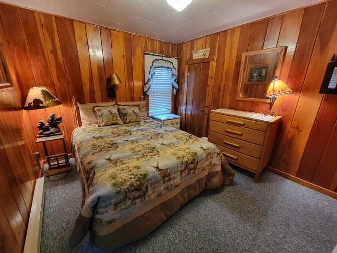 Bedroom 4, Wagon Wheel Hotel, Gallatin