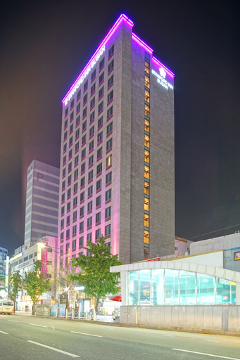 Exterior & Views 18