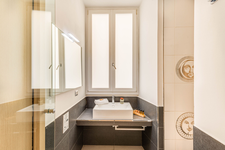 Bathroom 4, Trevi Palace Hotel, Roma