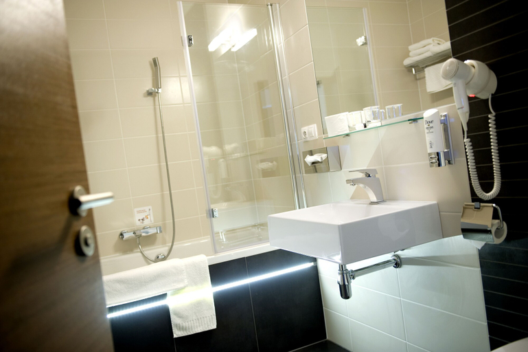 Bathroom 5, Hotel Turiec, Martin