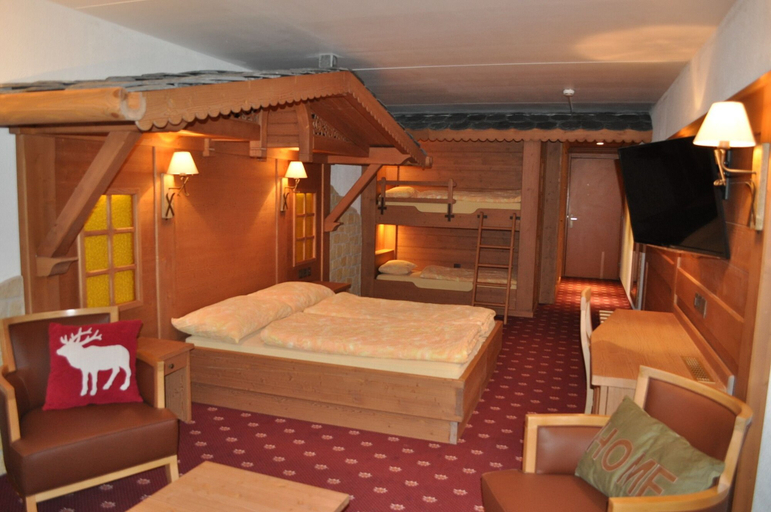 Bedroom 4, Hôtel Central Résidence, Aigle