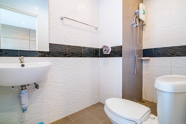 Bathroom 5, Phusamor Hotel, Muang Trang