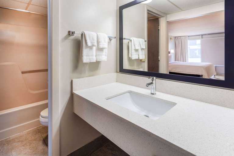 Bathroom 5, Days Inn by Wyndham Birch Run, Saginaw