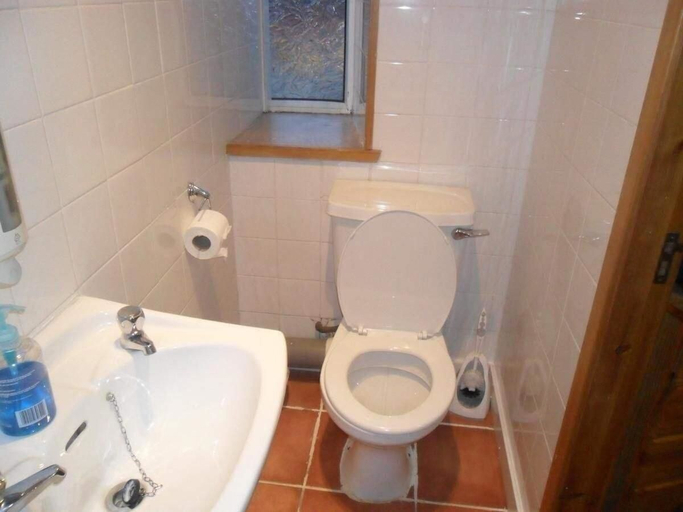 Bathroom 5, Sandra's Backpackers Hostel, Highland