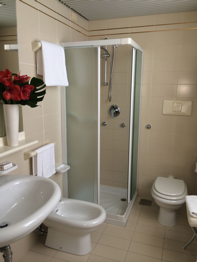 Bedroom 4, Starhotels Cristallo Palace, Bergamo