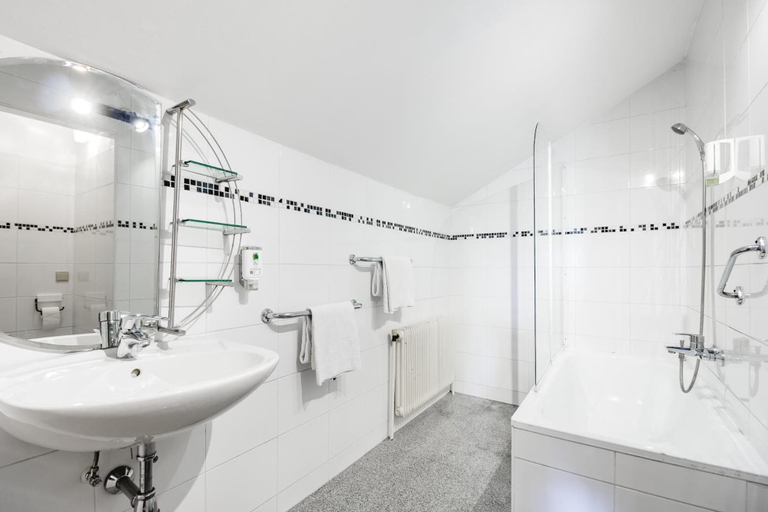Bathroom 5, Hoffinger, Wien