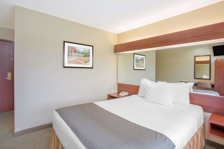 Bedroom 3, Microtel Inn & Suites by Wyndham Gassaway/Sutton, Braxton