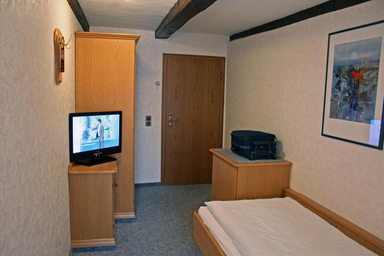 Bedroom 3, Landhotel Repetal, Olpe