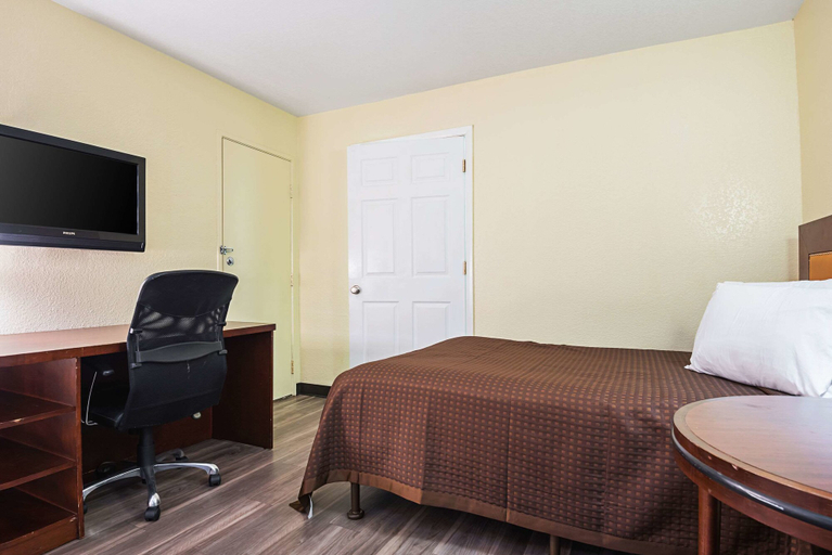 Bedroom 4, Rodeway Inn Kissimmee Maingate West, Osceola