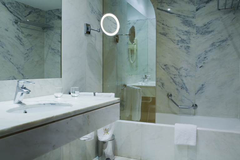 Bathroom 4, Hotel Mir Octavio, Cádiz