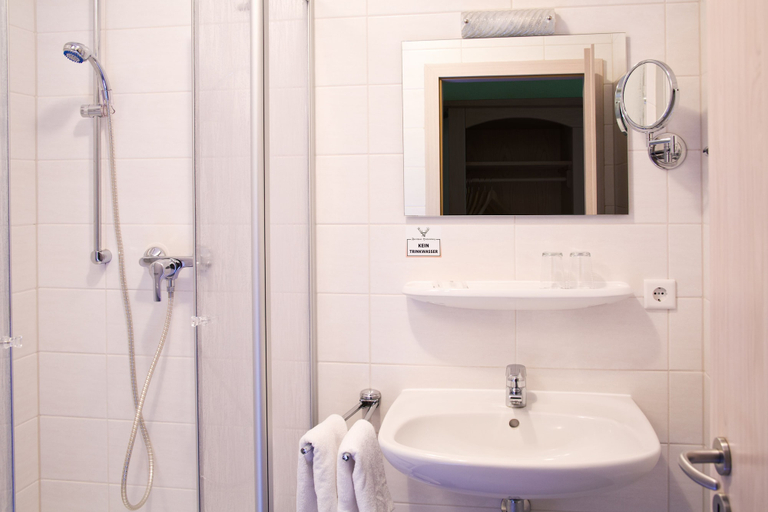 Bathroom 5, Hotel Forsthaus Luchsenburg, Bautzen