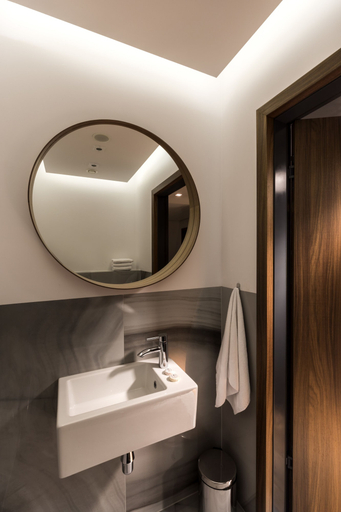 Bathroom 5, Hotel Sadova, Gdańsk City