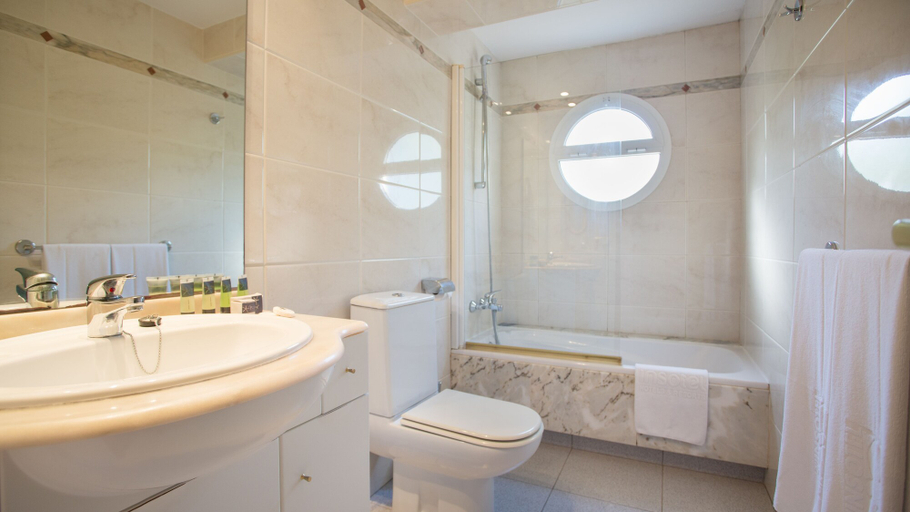 Bathroom, Hostal Es Pi 2, Baleares