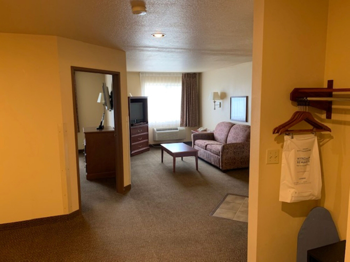Bedroom 3, Super 8 by Wyndham Perryville, Perry