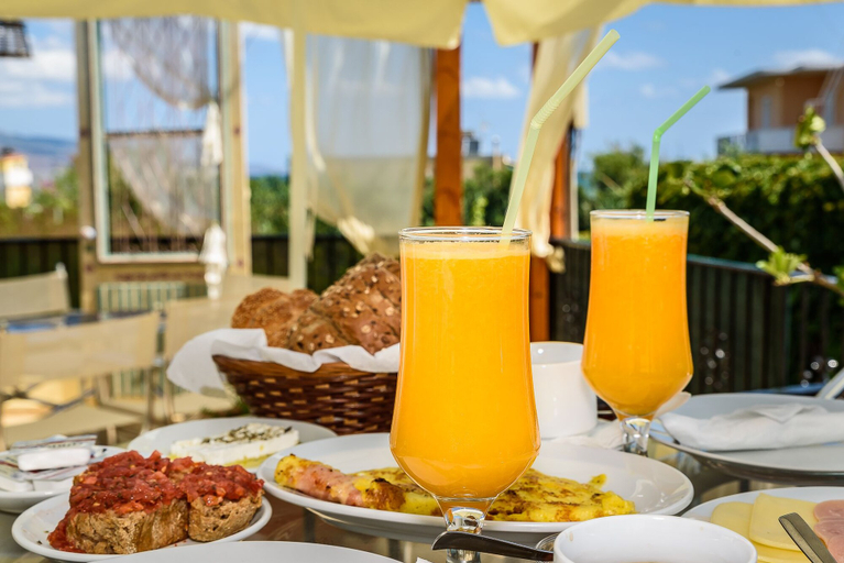 Food & Drinks 5, Irinoula Dreams, Crete