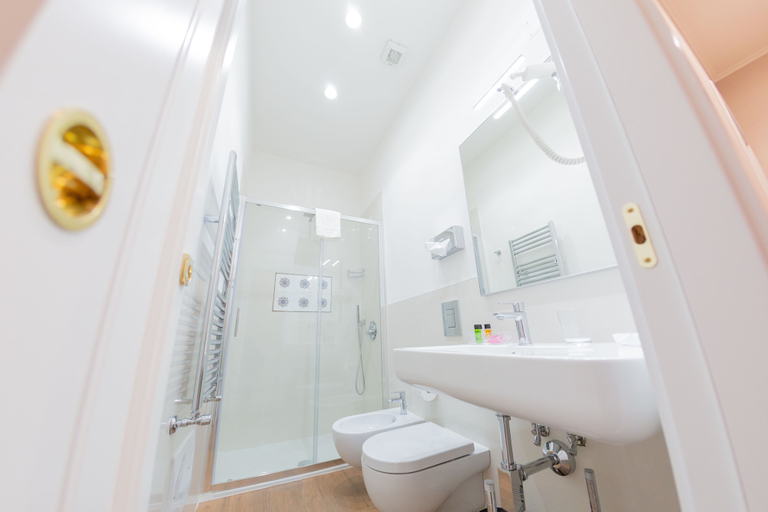 Bathroom 5, GuestHouse Suite CuoreNapoletano, Napoli
