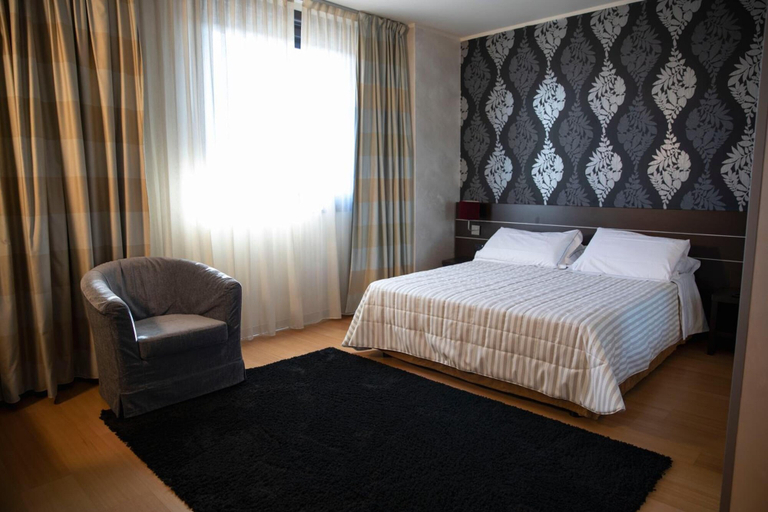 Bedroom 2, Casta Hotel, Cuneo