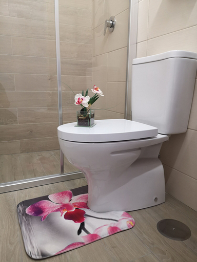 Bathroom 5, Sensations Guesthouse, Lagos