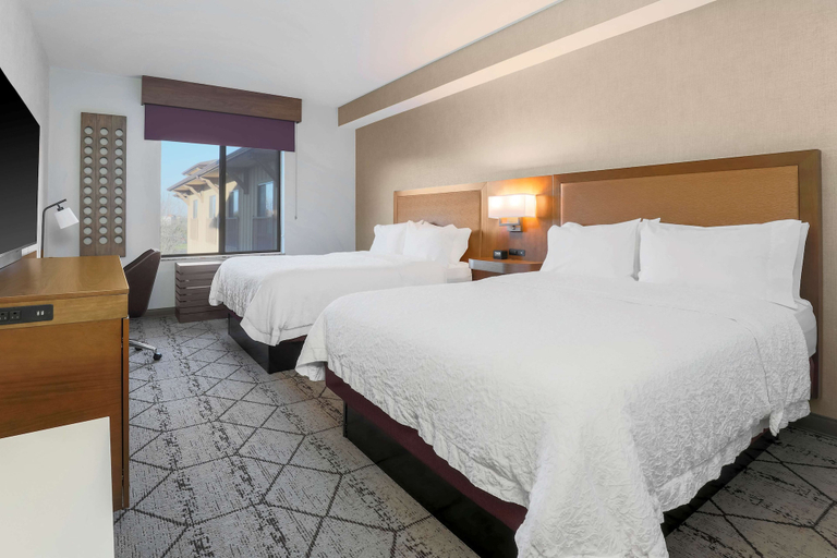 Bedroom 3, Hampton Inn & Suites Windsor - Sonoma Wine Country, Sonoma