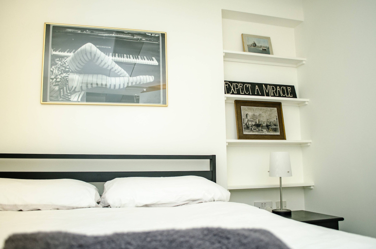 Bedroom 3, Temple Lane, Sefton