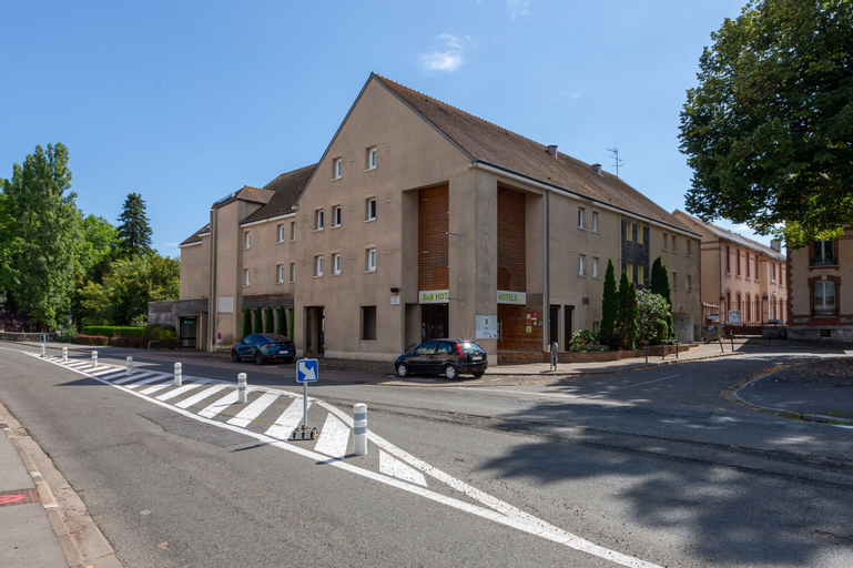 Exterior & Views