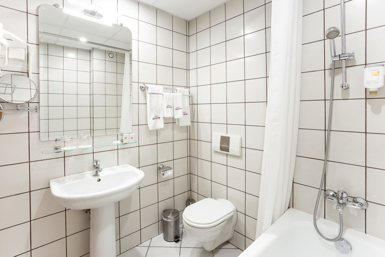 Bathroom 5, Hotel Geneva, Stolichna
