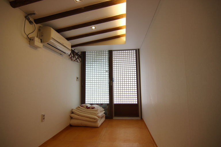 Bedroom 3, Sungsim, Jeonju
