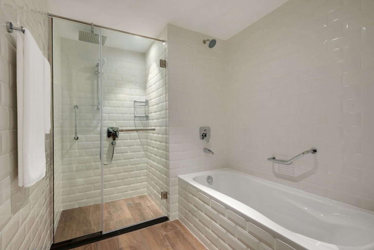 Bathroom 4, Wyndham Garden Muscat Al Khuwair, Muttrah