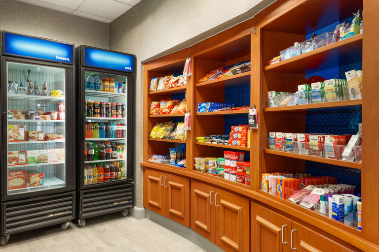 Food & Drinks 5, Hampton Inn & Suites Denver - Cherry Creek, Denver