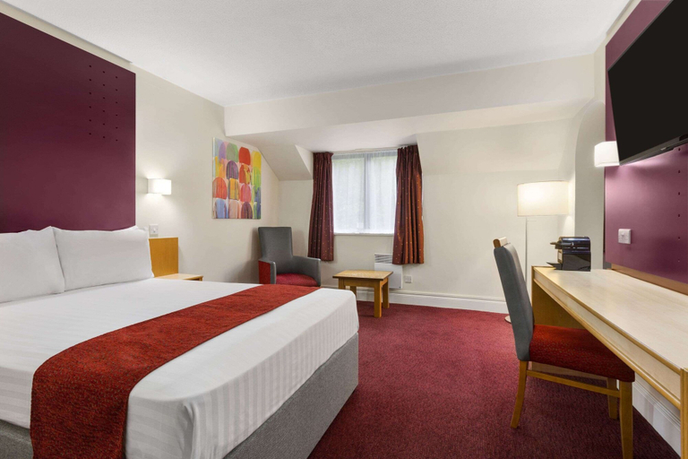 Bedroom 3, Days Inn by Wyndham Maidstone, Kent
