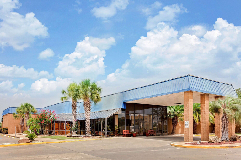 Exterior & Views 2, Days Inn by Wyndham Bay City, Matagorda