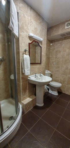 Bathroom 5, Gilson Hotel, Kingston upon Hull