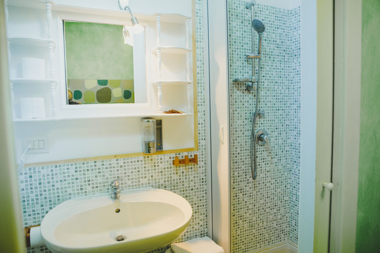Bathroom 2, Matlis, Sassari