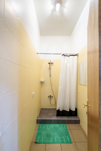 Bathroom 5, Downtown Forest Hostel & Camping, Vilniaus