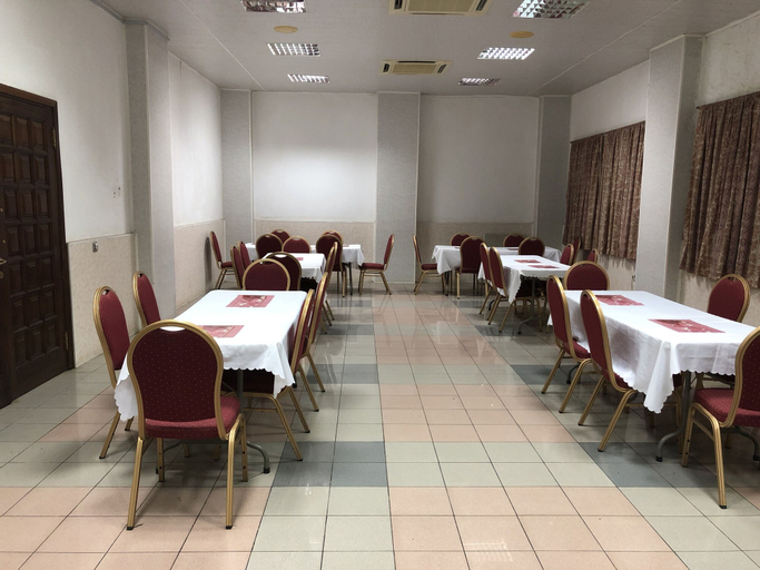 Food & Drinks 5, Maple Leaf Hotel, Accra