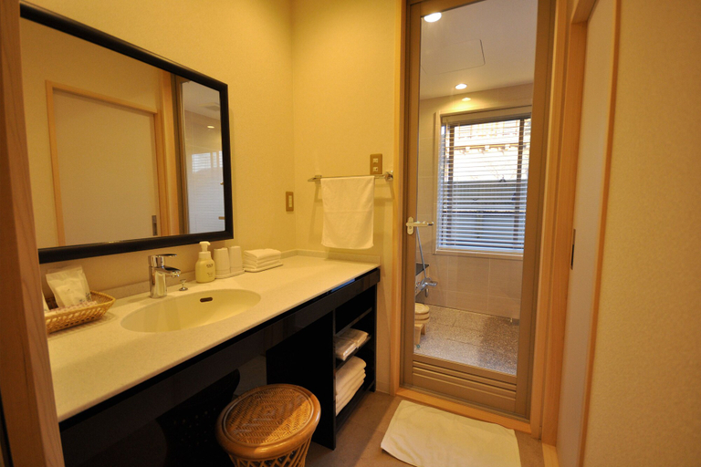 Bathroom 4, Gion Ryokan Karaku, Kyoto