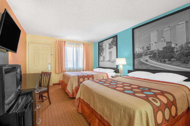 Bedroom 3, Super 8 by Wyndham Tulsa/Route 66, Tulsa