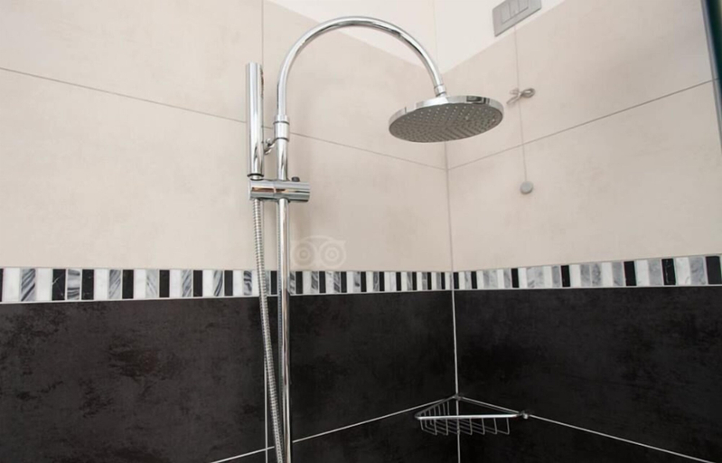 Bathroom 4, La Grotta Hotel, Verona