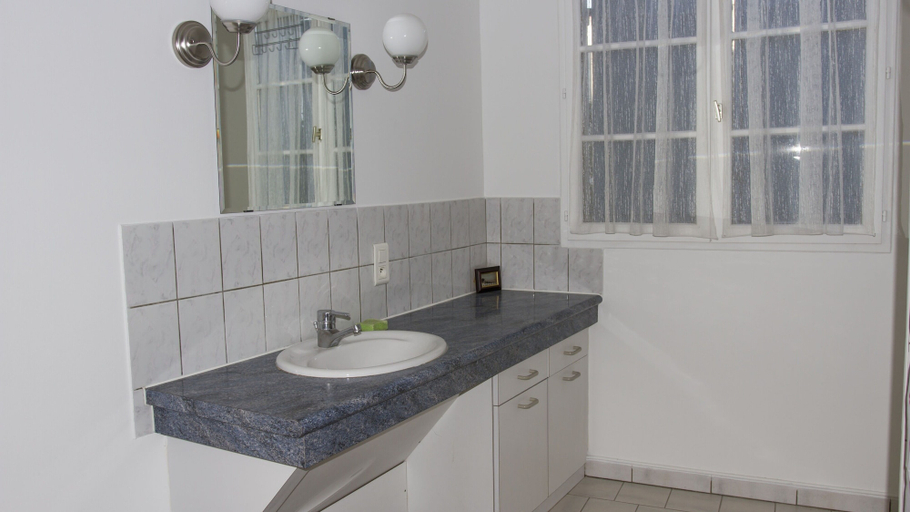 Bathroom 5, Chez Pierre, Vosges