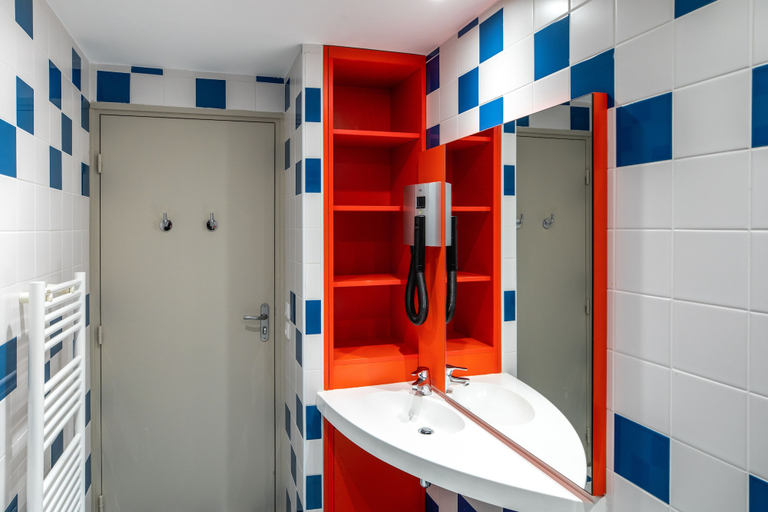 Bathroom 5, SOWELL Family Riviera, Var