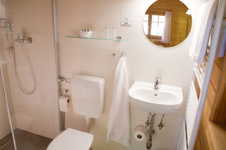 Bathroom 5, Hotel Forsthaus Luchsenburg, Bautzen