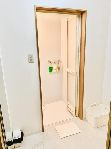 Bathroom 5, Hostel Jumpumanpan, Otaru