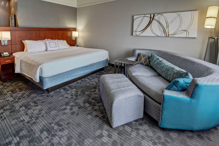 Bedroom 5, Courtyard by Marriott Troy, Pike
