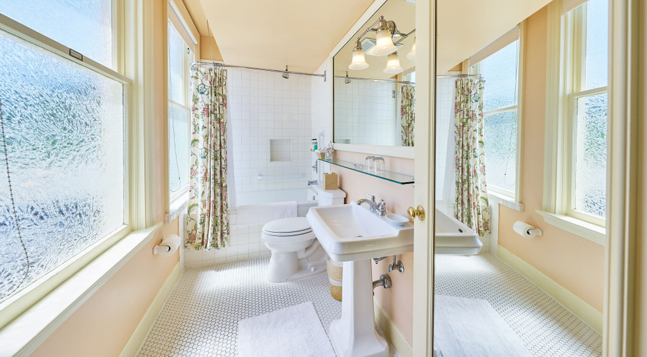 Bathroom 5, Ashland Springs Hotel, Jackson