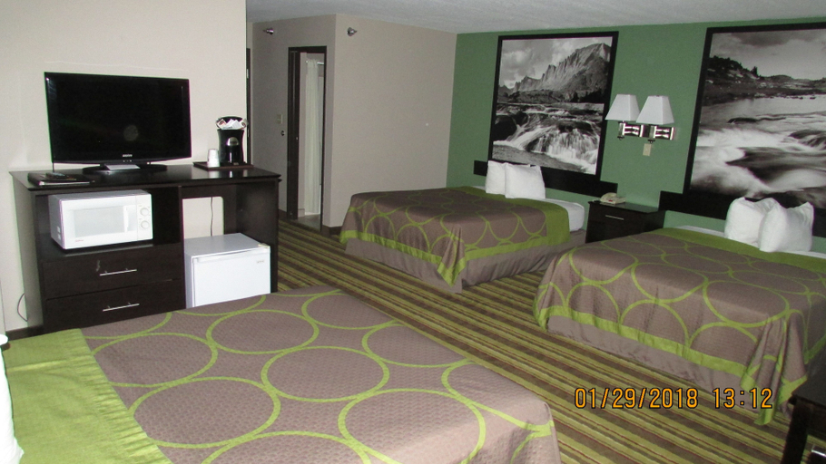 Bedroom 3, Super 8 by Wyndham Rock Springs, Sweetwater